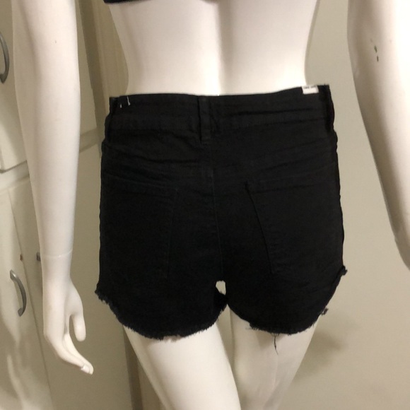Almost Famous Black Stretch Waist Cut Off Shorts size 7 - Picture 2 of 6